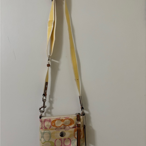 Coach Vibrant Pink and Orange Crossbody Bag with Turn-Lock Closure - Picture 2 of 4
